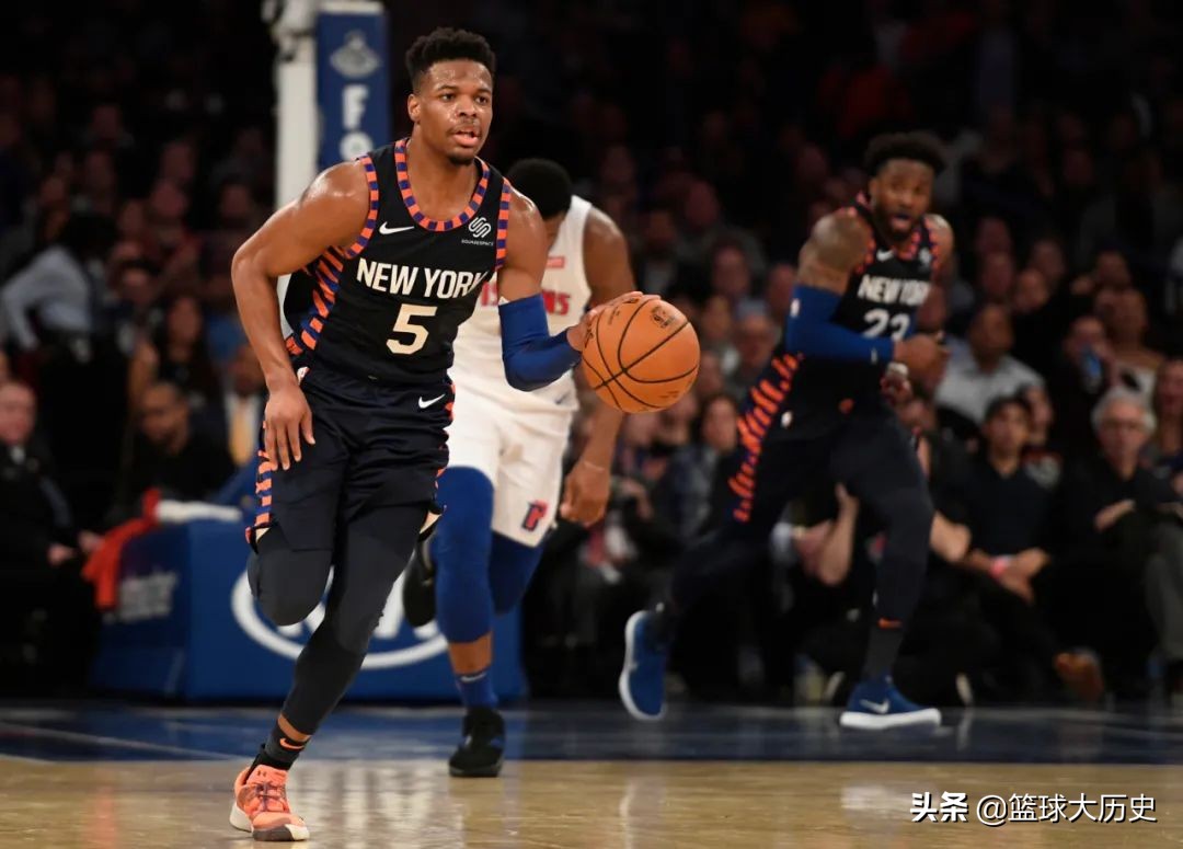 史密斯为什么没有nba球员(没救了？23岁的史密斯主动放弃NBA，当年他跟东契奇争老大)