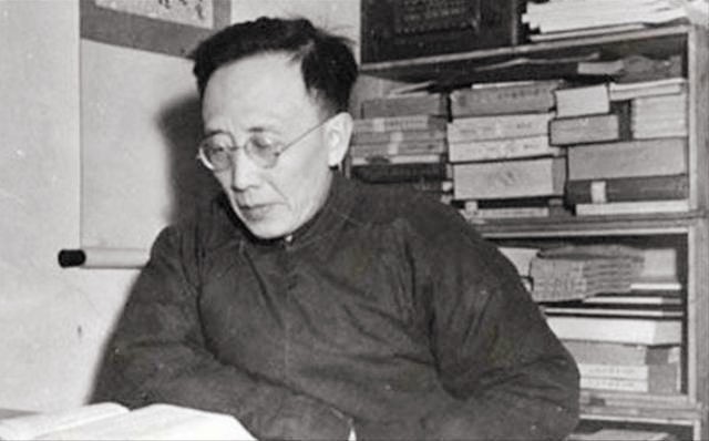 泰山上“虫二”两字，日本专家研究了十年，郭沫若一笑破解谜底