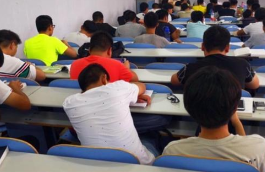 考上了大学，才发现自己有“高中后遗症”，大学生的经历太真实了