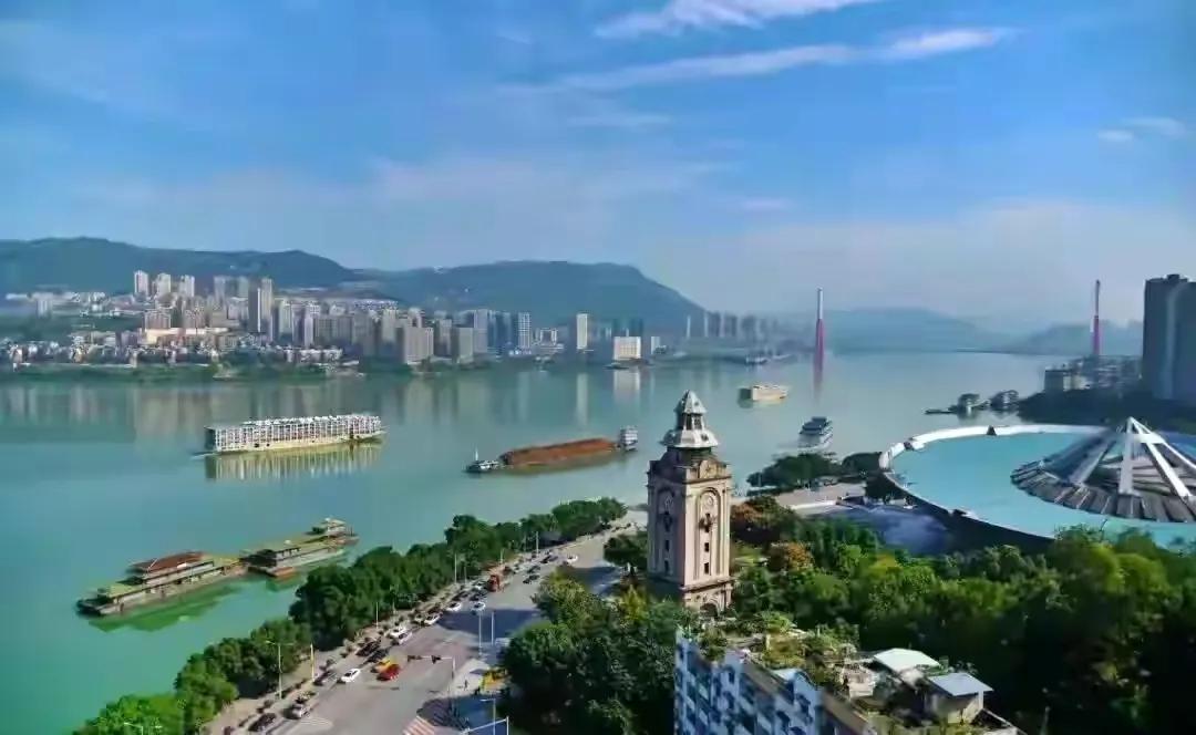 同是区域中心城市，为啥万州的经济地位稳固，黔江却连续被超越？