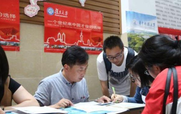 大学生迎来好消息，符合条件者可免试成为公务员，你是否符合要求