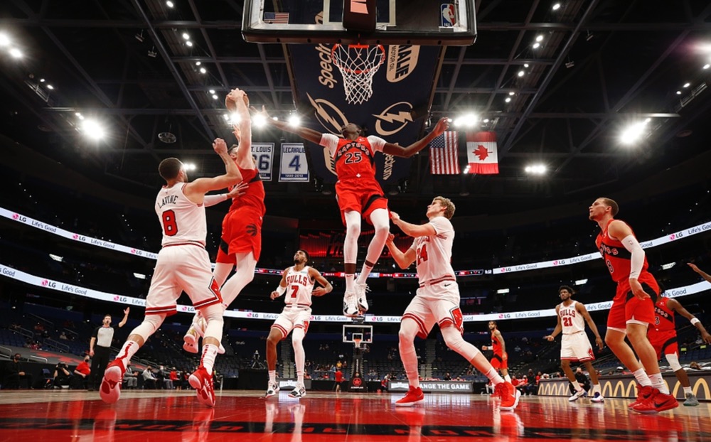 nba哪些是野球场明星(励志！从野球场到NBA，从服务生到篮球明星，从年薪1万到700万)