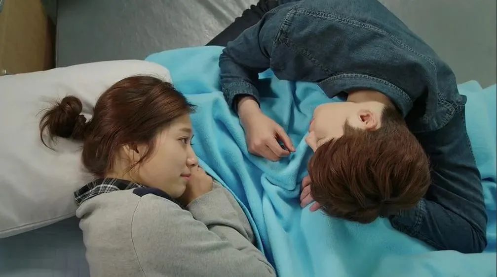 近十年豆瓣最火的10部韩剧，《继承者们》垫底，《星你》仅第3