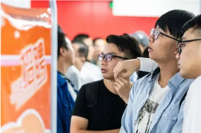 复旦大学教授“真实月薪”曝光，和想象的大有不同，引众人热议