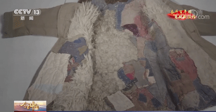 17位老人在宾馆地毯上睡了一夜，他们是谁？