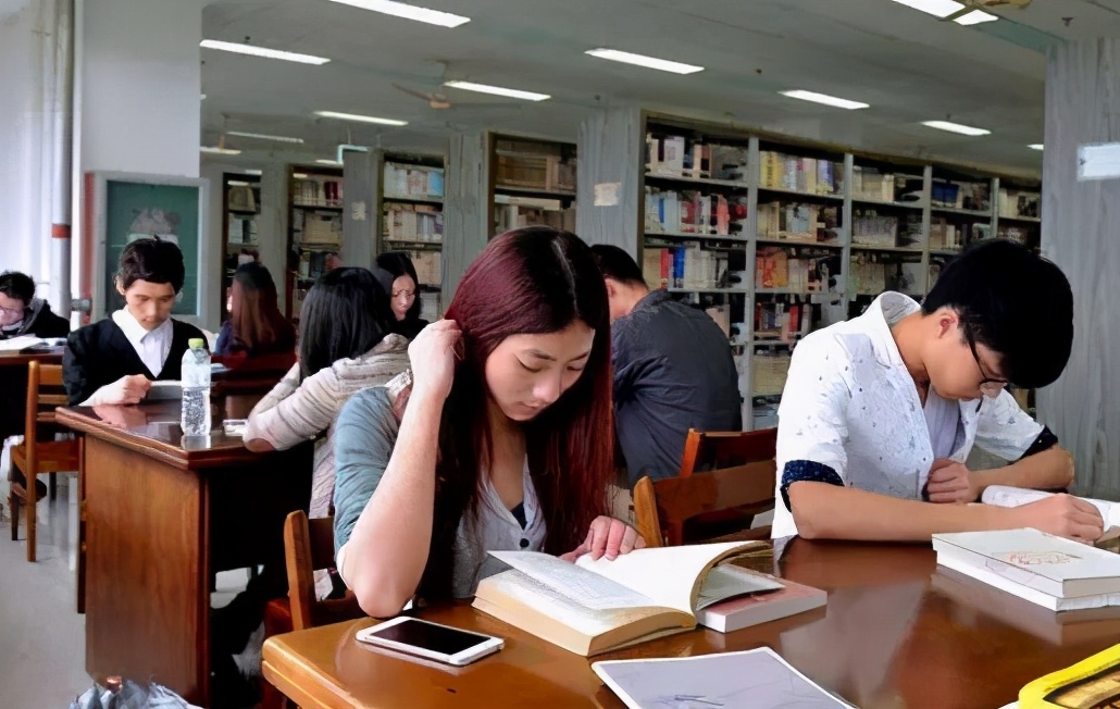 为什么大二不上“晚自习”，大一必须上？辅导员的答案让学生沉默