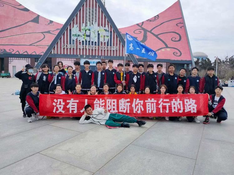 潍坊滨海国际学校组织徒步拉练活动