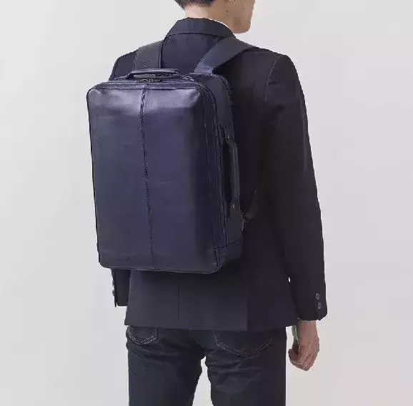 包包丨与冬天绝配的「皮革包」，去这些品牌里选