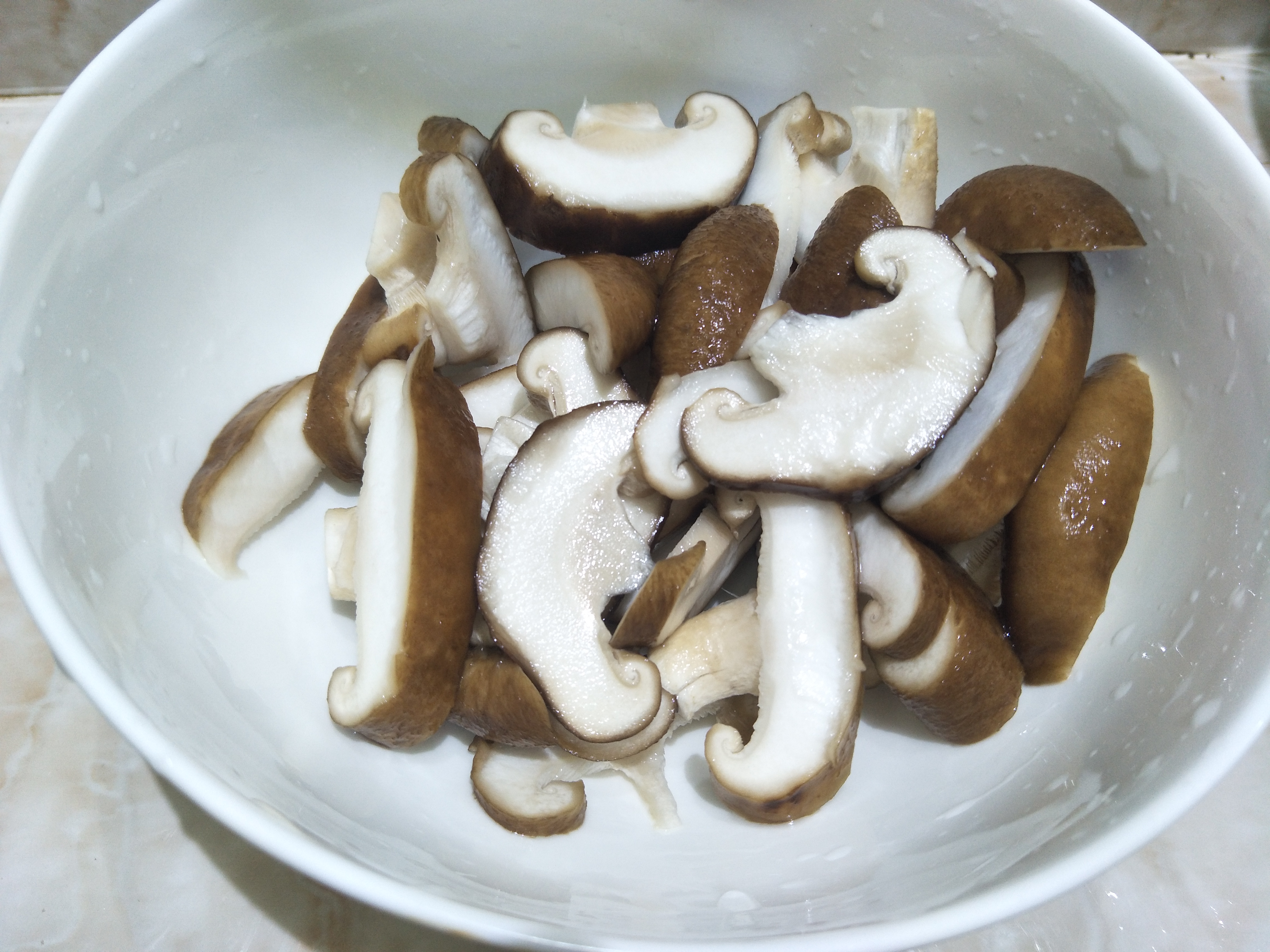 香菇炒油菜，先放油菜还是香菇？顺序要正确，教你详细做法