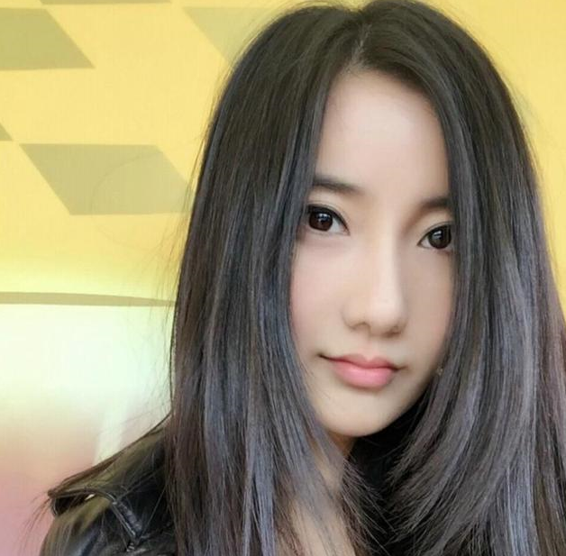 清华“最美证件照”女神，美貌与才华并存，校花真的名副其实