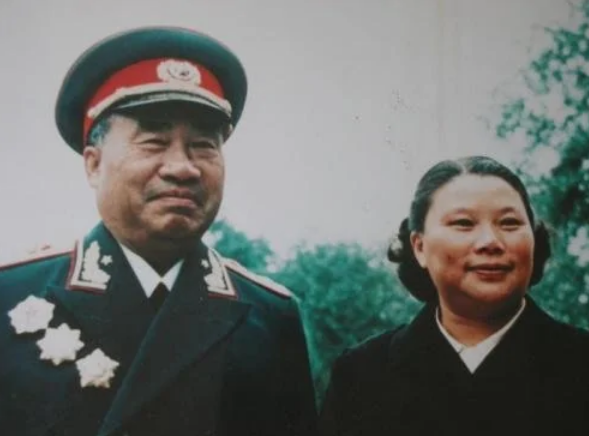 1928年朱德的前妻为钱背叛革命，导致罗亦农被抓，邓小平差点暴露