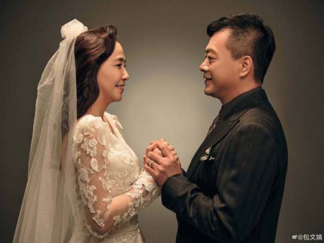 包文婧晒父母婚纱照，妈妈温柔知性，爸爸被赞比女婿包贝尔帅太多