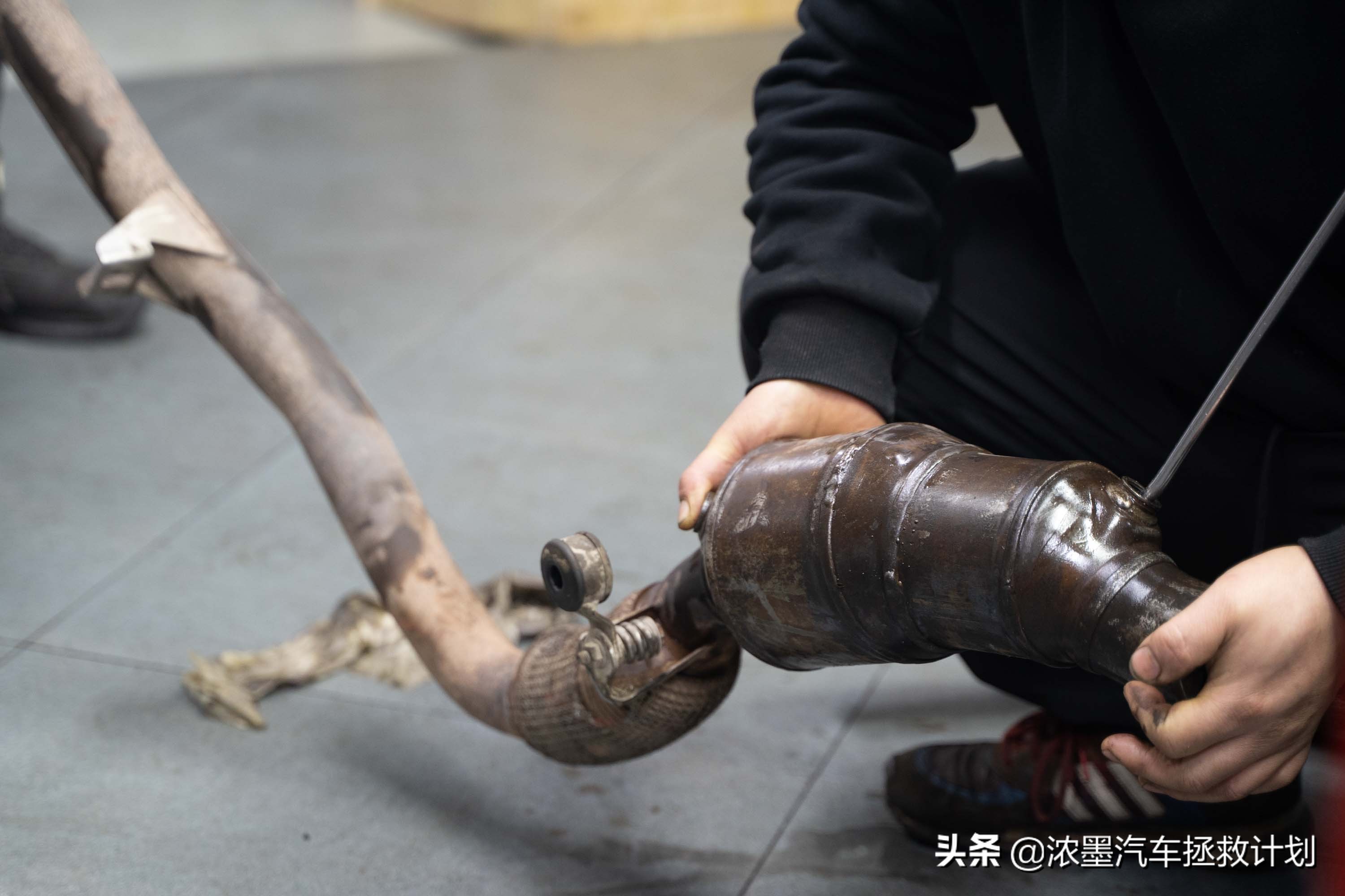 「迟暮英雄」整修一台十多年前的奥迪A6发动机，治理烧油烧水