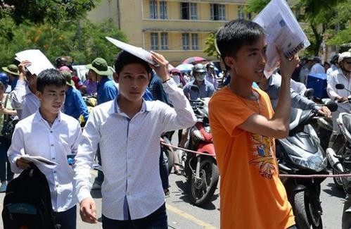 这两个省复读生人数很多，“高四生”成正常现象，为的就是上名校