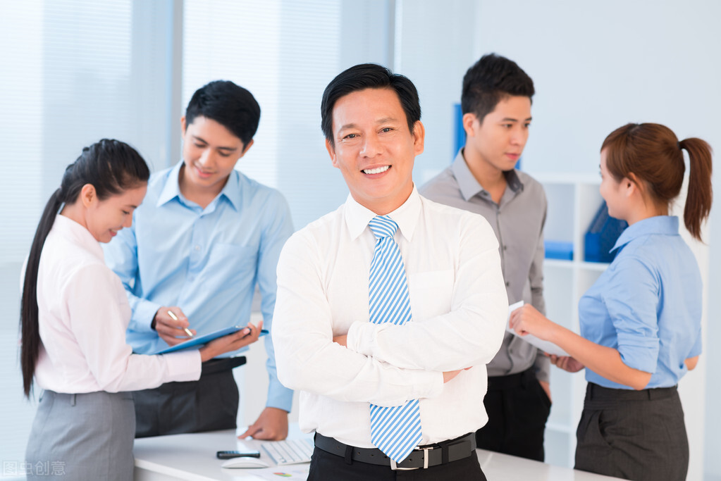 领导说“谢谢”，该怎么回？低情商才说不客气，高情商的都这样说