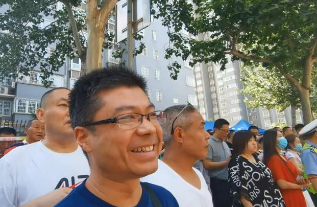 儿子高考估分710，父亲高调宣布“9月清华见”，网友：口气不小