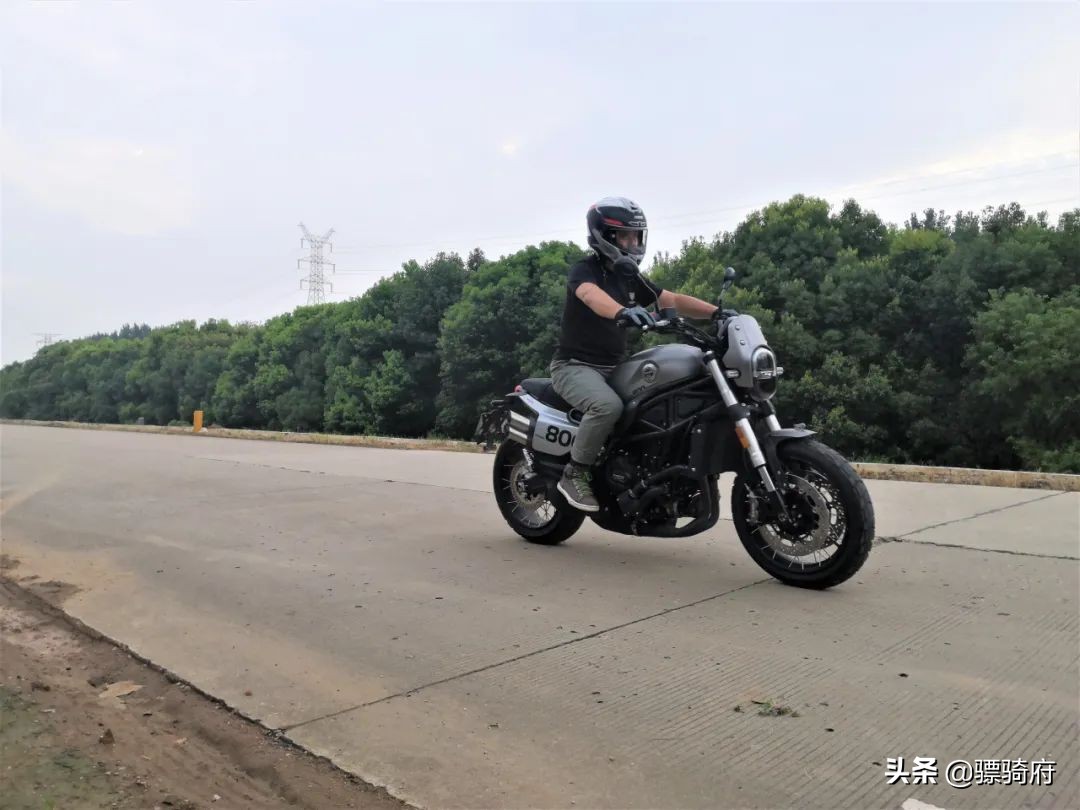 唤醒童真时代的热爱——贝纳利幼狮800T版骑行动态感受