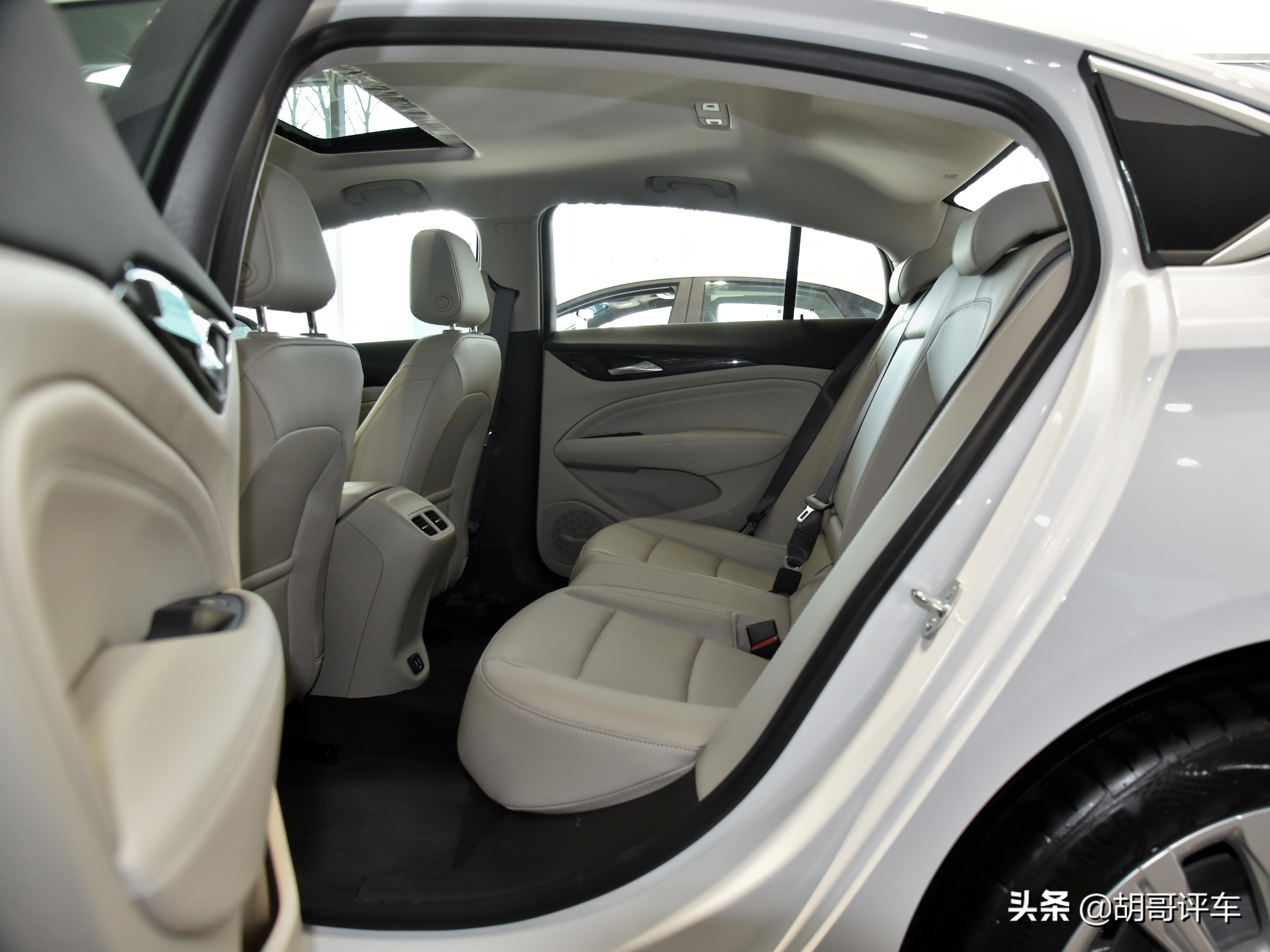 2.0T+9AT开着带劲，内部空间很舒适，实拍别克君威