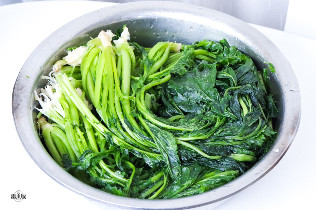 腌了一坛雪菜，家人都说好吃，又腌了一坛，做法一看就会，零失败