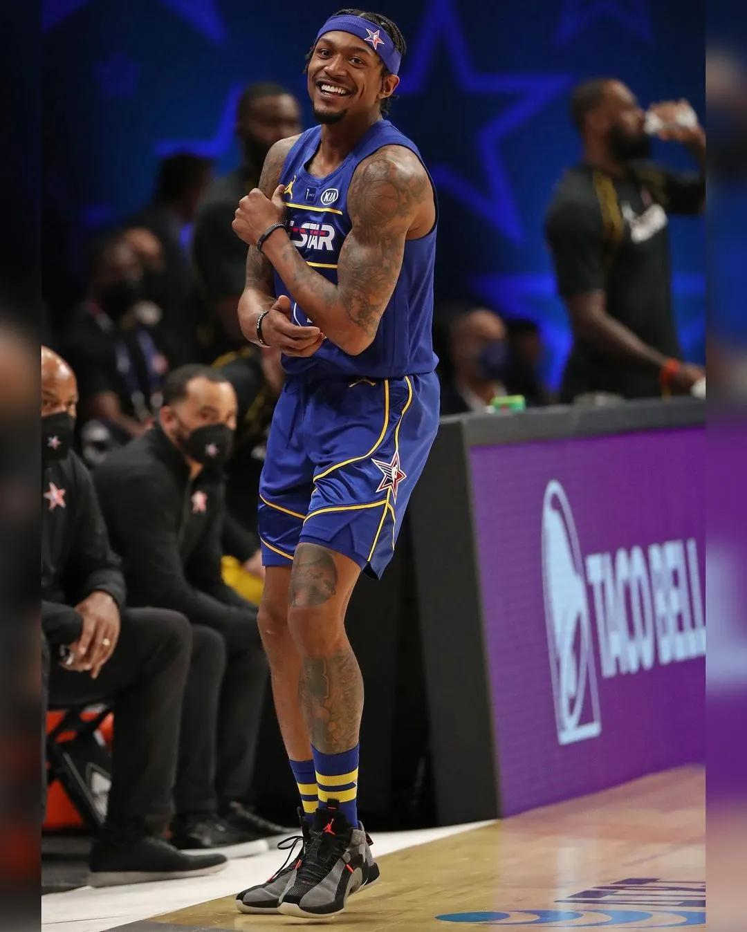 nba球员为什么穿aj(NBA球员上脚：AJ35彩虹套装太帅了，保罗的球鞋很有意义)