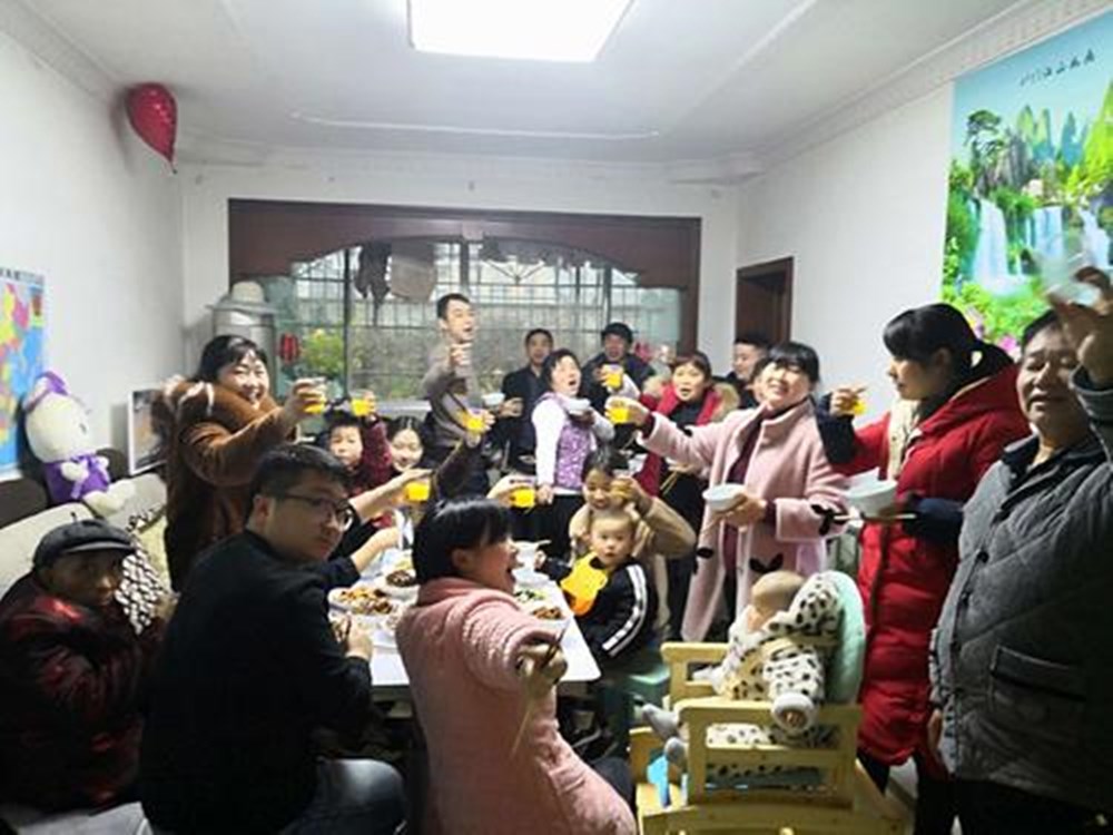 “表亲三千里，堂亲五百年”，孩子和父母双方的亲戚，哪个更亲？