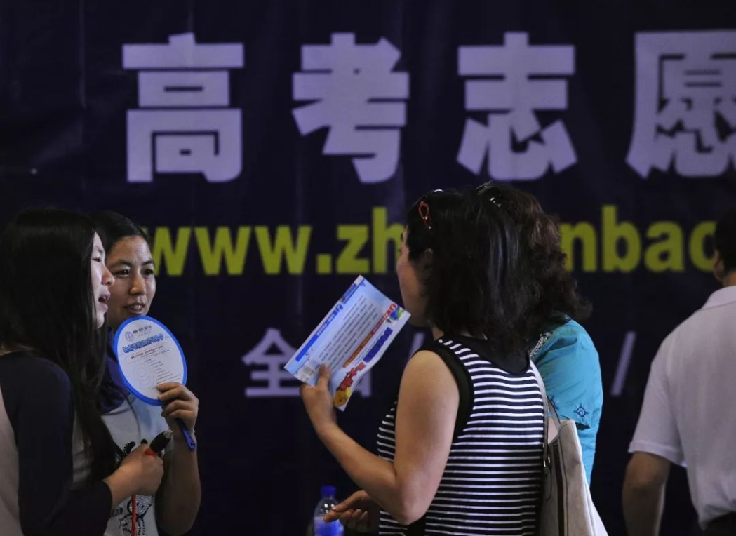 辽宁三所大学彻底被曝光，毕业生和“废纸”没两样，很多学生被坑