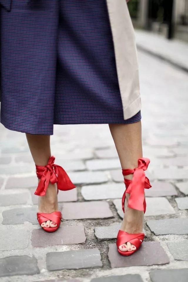 鞋子要红色才是最时尚！5款百搭又时髦的红色单鞋，女神必备！