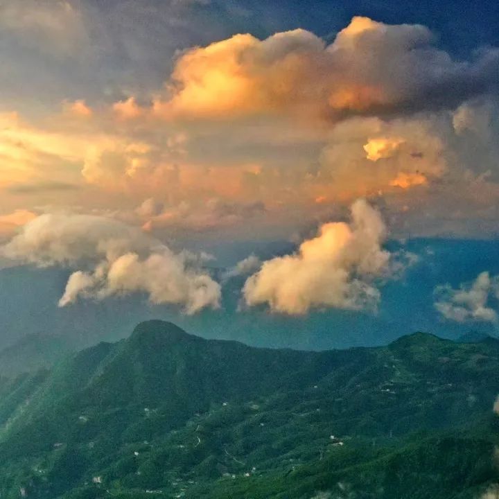 原创散文：地铁车厢里满满当当的人，我挤在人群之中