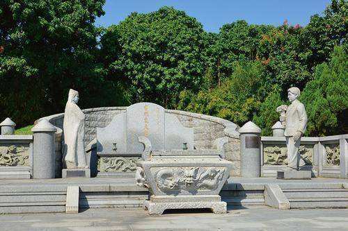 最后一个守墓人走了！守护名将袁崇焕390年，了不起的佘家人