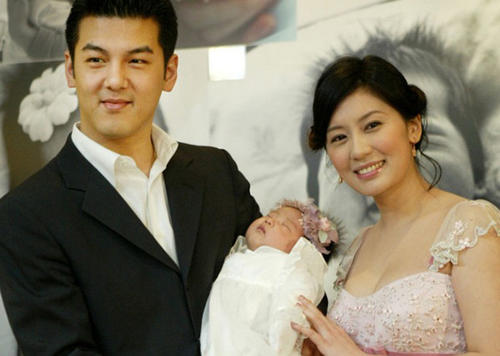 贾静雯15岁大女儿曝照！与母同框似姐妹，身材标致被赞颜值逆袭