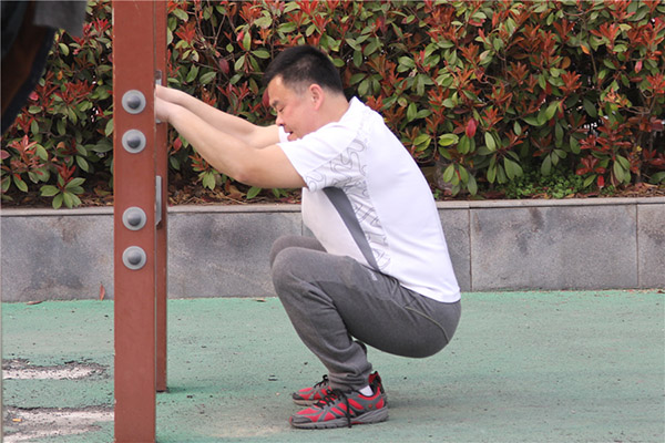男性每天练深蹲，3个好处“收入囊中”，每天做几个才能有效果？