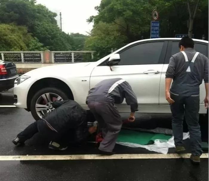 跟随道路救援车一天，我才知道宝马车主还有这么多专属服务