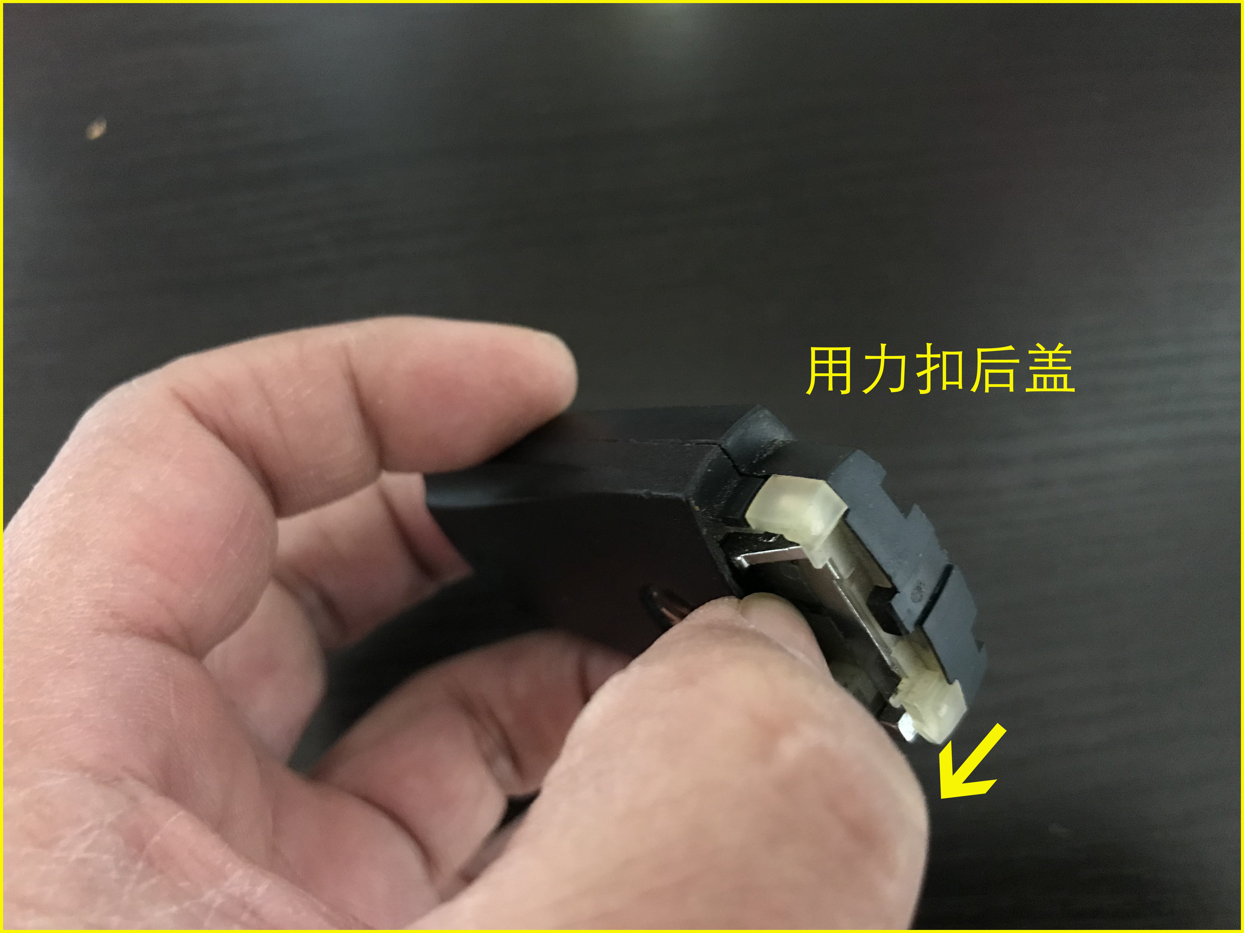 大众遥控电池自己换,一根牙签就搞定,才花几块钱!谁还去4S店?