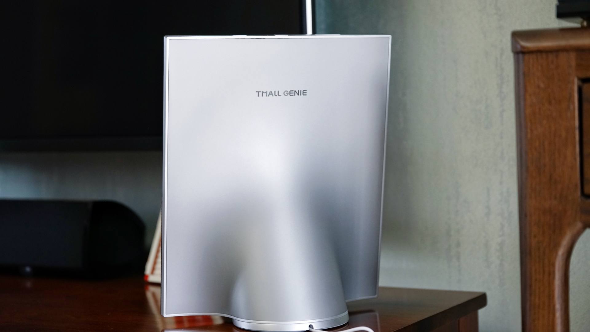 超大屏，免接听—天猫精灵V10，重新定义智能音箱