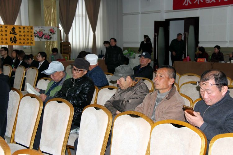 刘顺虎：远瞻红日染秋色 近看墨翁画腊梅