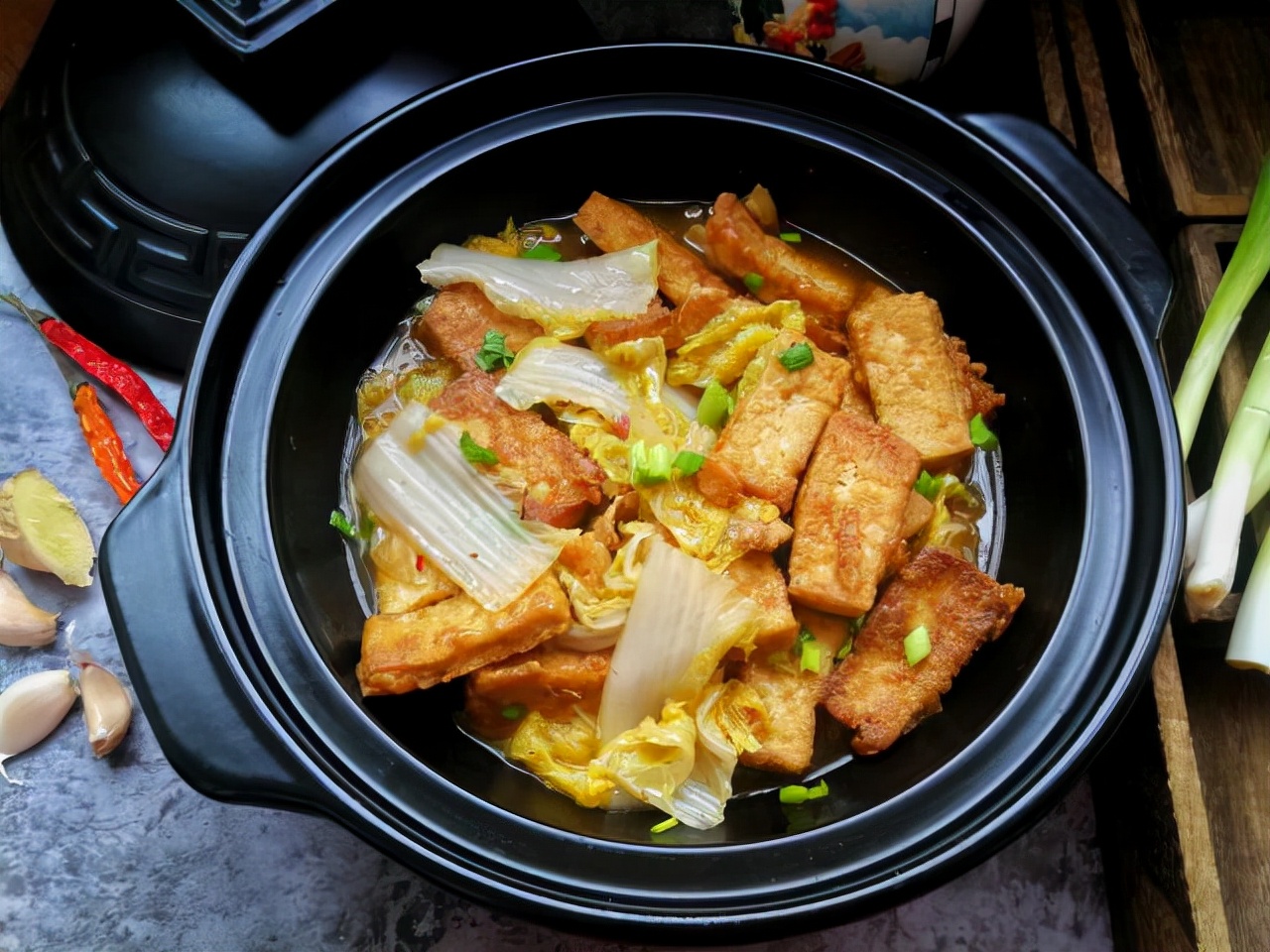 冬季干燥易上火，常吃7种食物，花钱少营养高，润肺生津祛火降燥