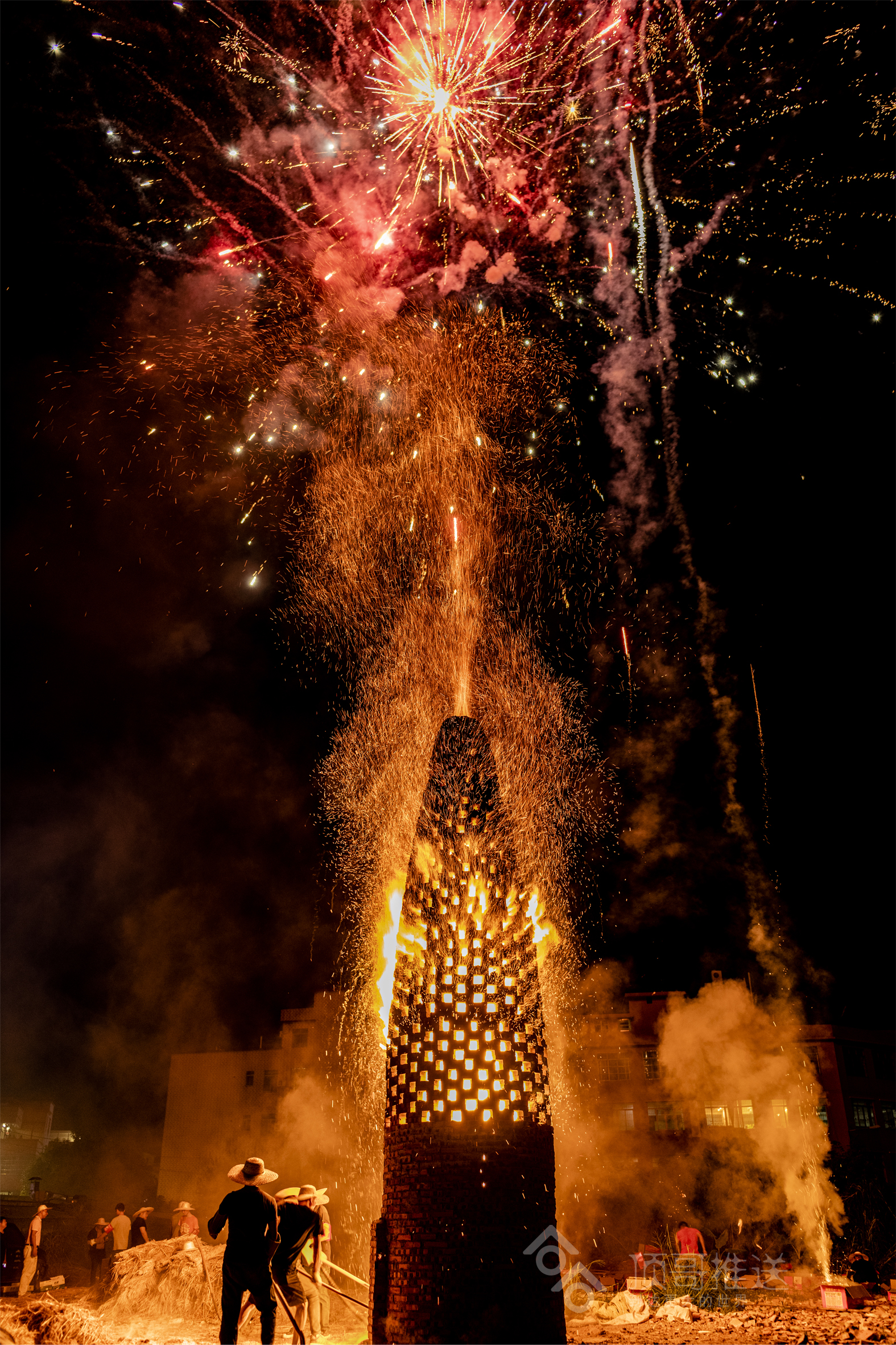 极小众火红的中秋民俗烧番塔,数百年来是怎样同月亮扯上关系的?