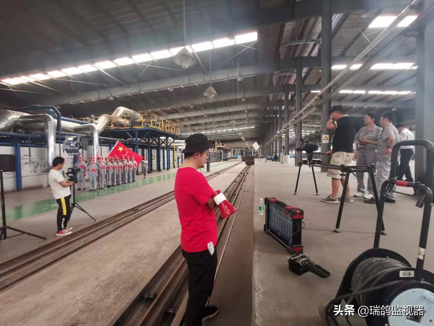 国外摄影师的新玩法，大师摇轮搭配铠甲一号，不要太爽