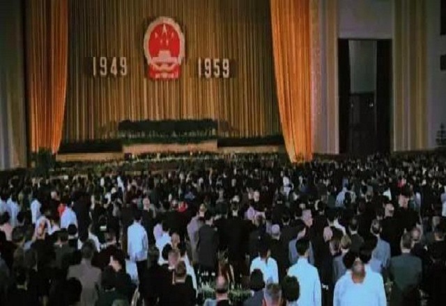 1959年人民大会堂国宴，宴会厅天花板上藏着50人，他们是谁？