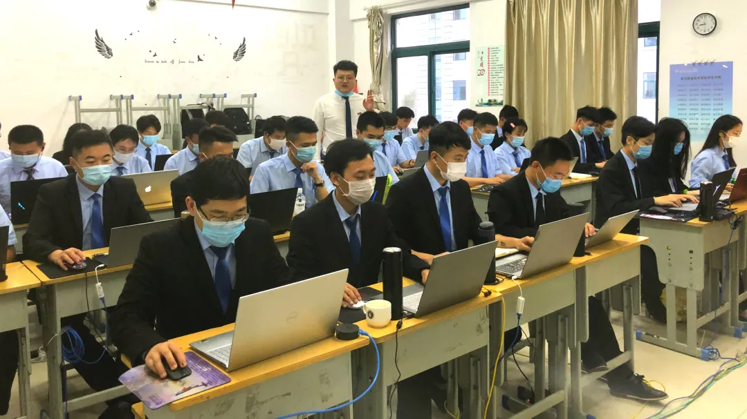 该不该取消重点班的划分，取消学校对优生的垄断？