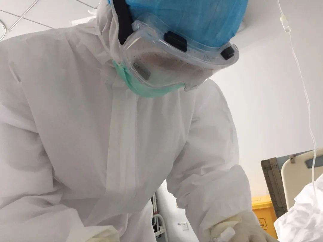 “去世165人，没有妈妈，好难过”，医生母亲殉职后，女儿的聊天记录字字催泪