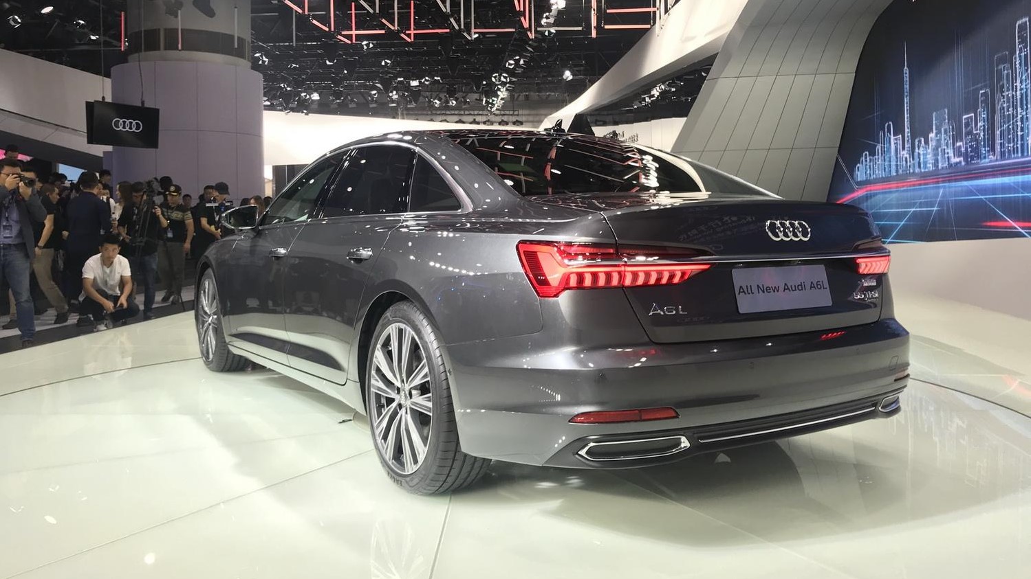 路咖与车：冷静来看全新奥迪A6L 爆点和缺点并存