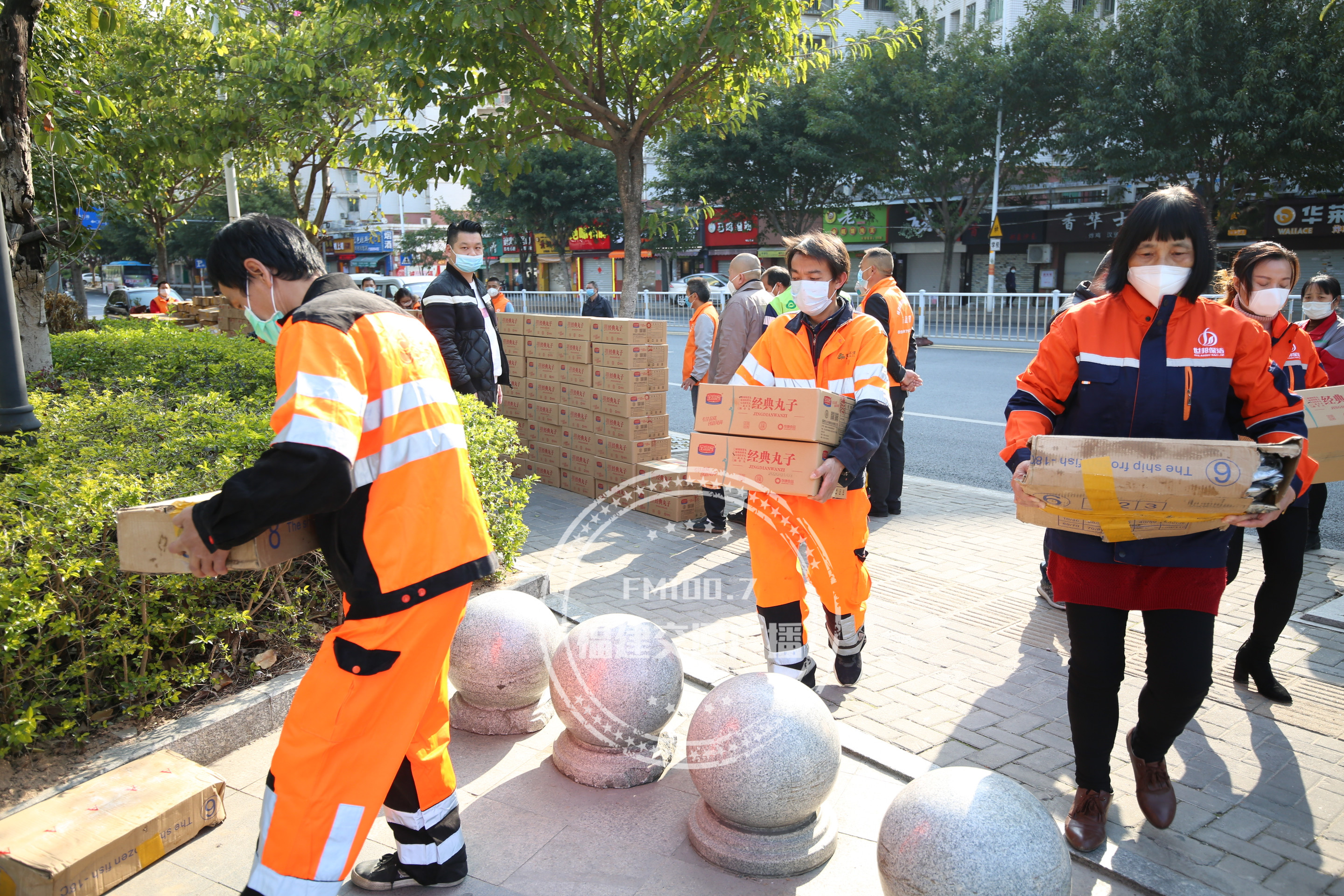 暖，福建東山島愛心人士，籌集10噸海產品送給全省環(huán)衛(wèi)工