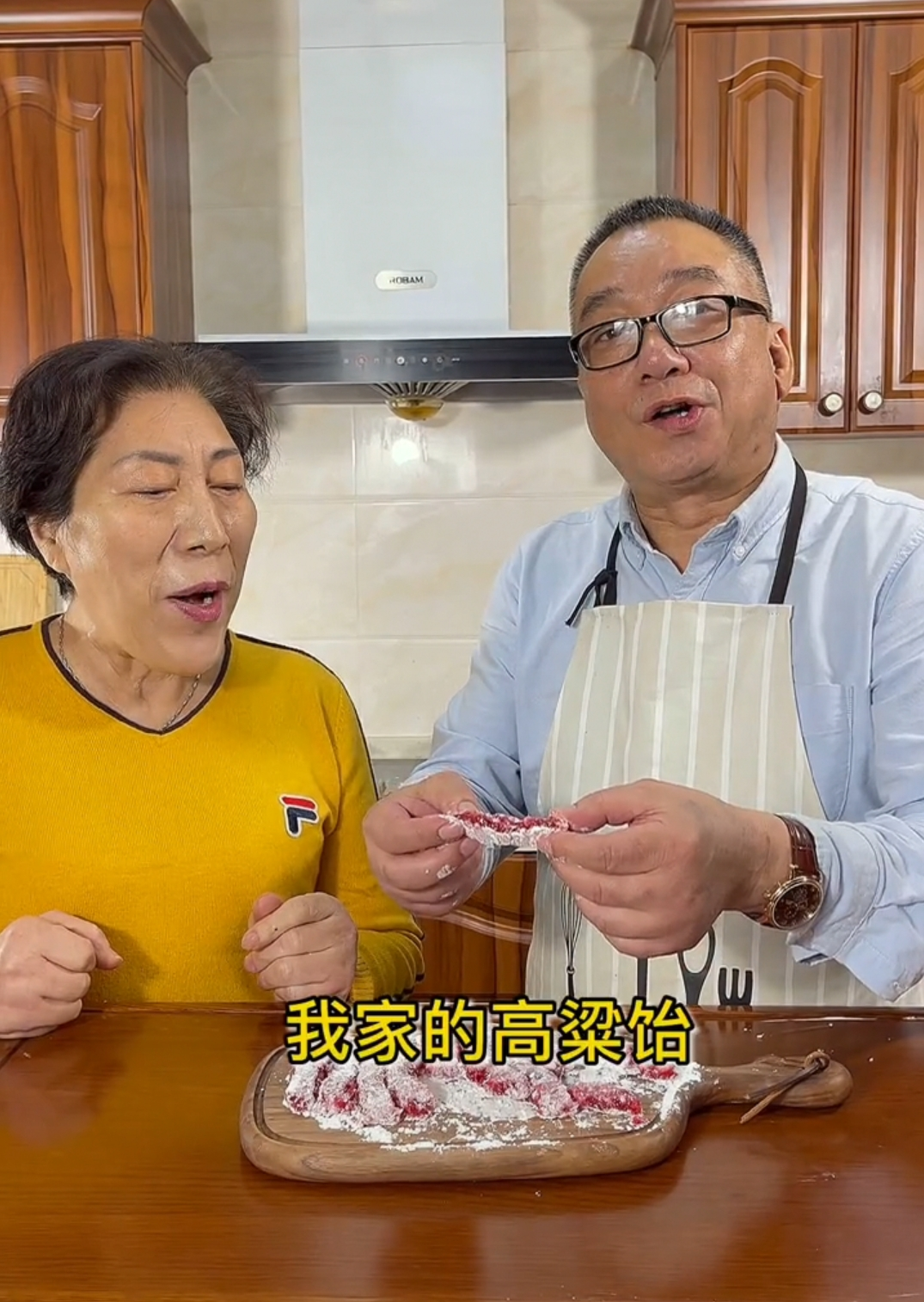 乔任梁出道14周年，乔爸上坟祭奠亲手擦墓碑，头发花白驼背惹泪目