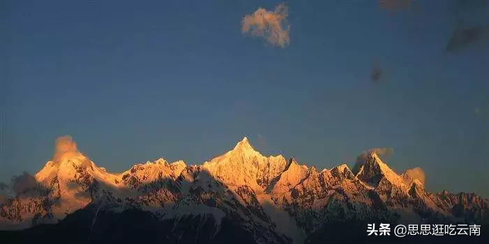 香格里拉的一处秘境，可以躺着看雪山的地方，一生必须走一次