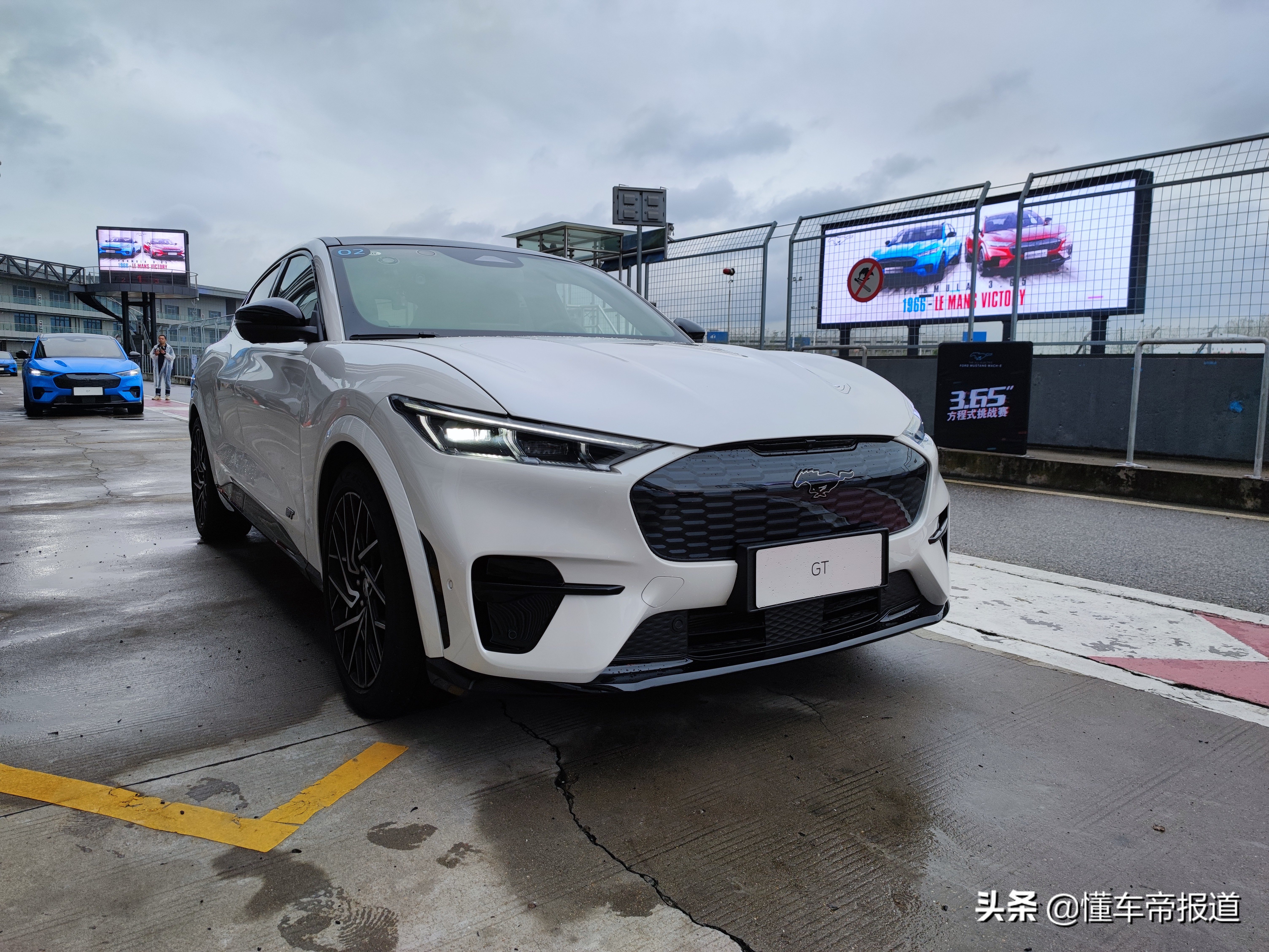 65秒,赛道试驾福特mustang mach-e