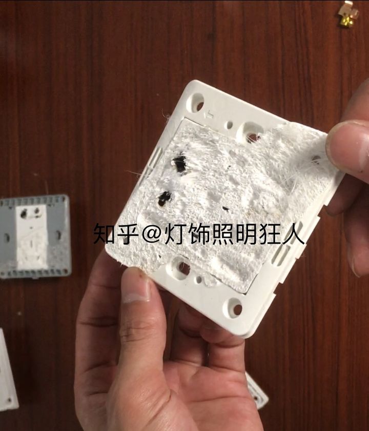 开关插座哪家强？14个品牌插座硬核测评