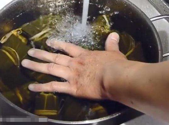 粽子是煮熟好还是蒸熟好？这都不明白，20多年的粽子白吃了