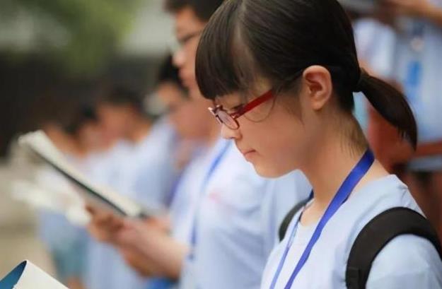 秋季学期迎来变动，多省官宣启动新高考模式，高一新生需做好准备