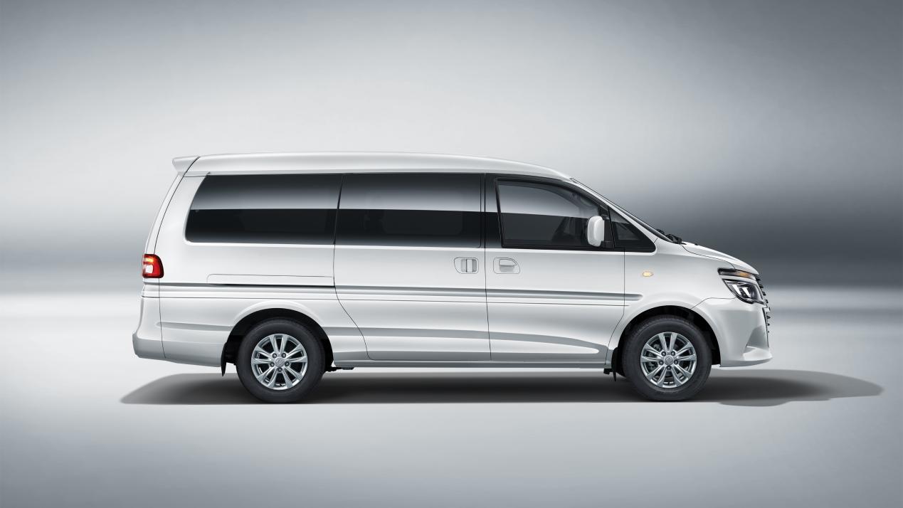 轴距长达3000mm 百公里油耗仅为7.9L 新菱智M5售8.19万起